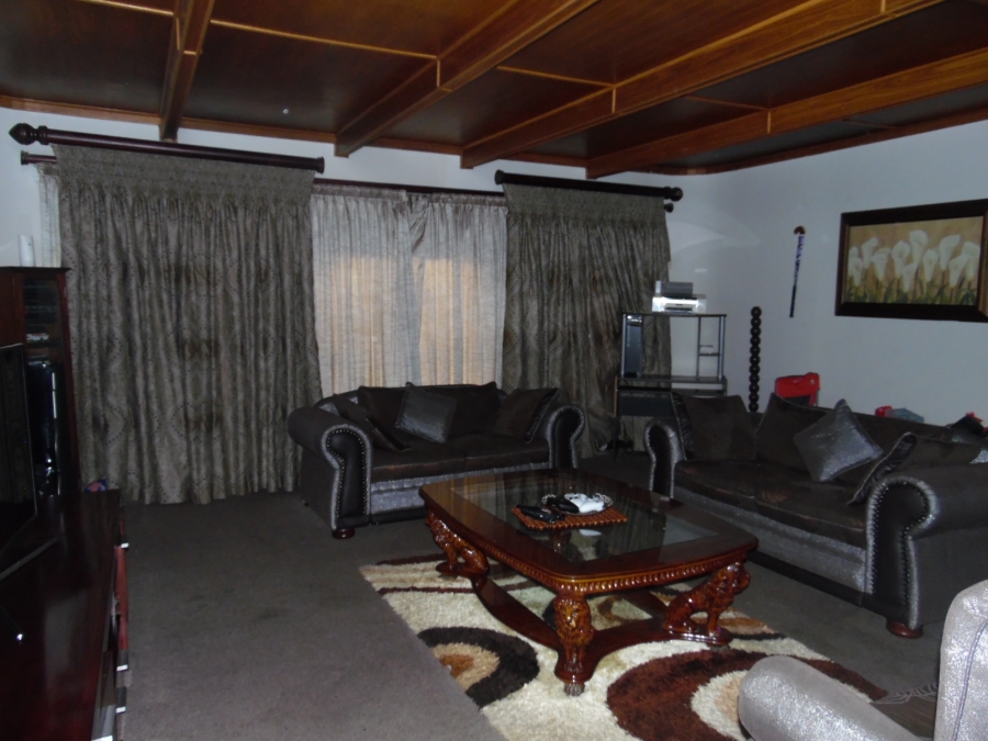 5 Bedroom Property for Sale in Jim Fouchepark Free State